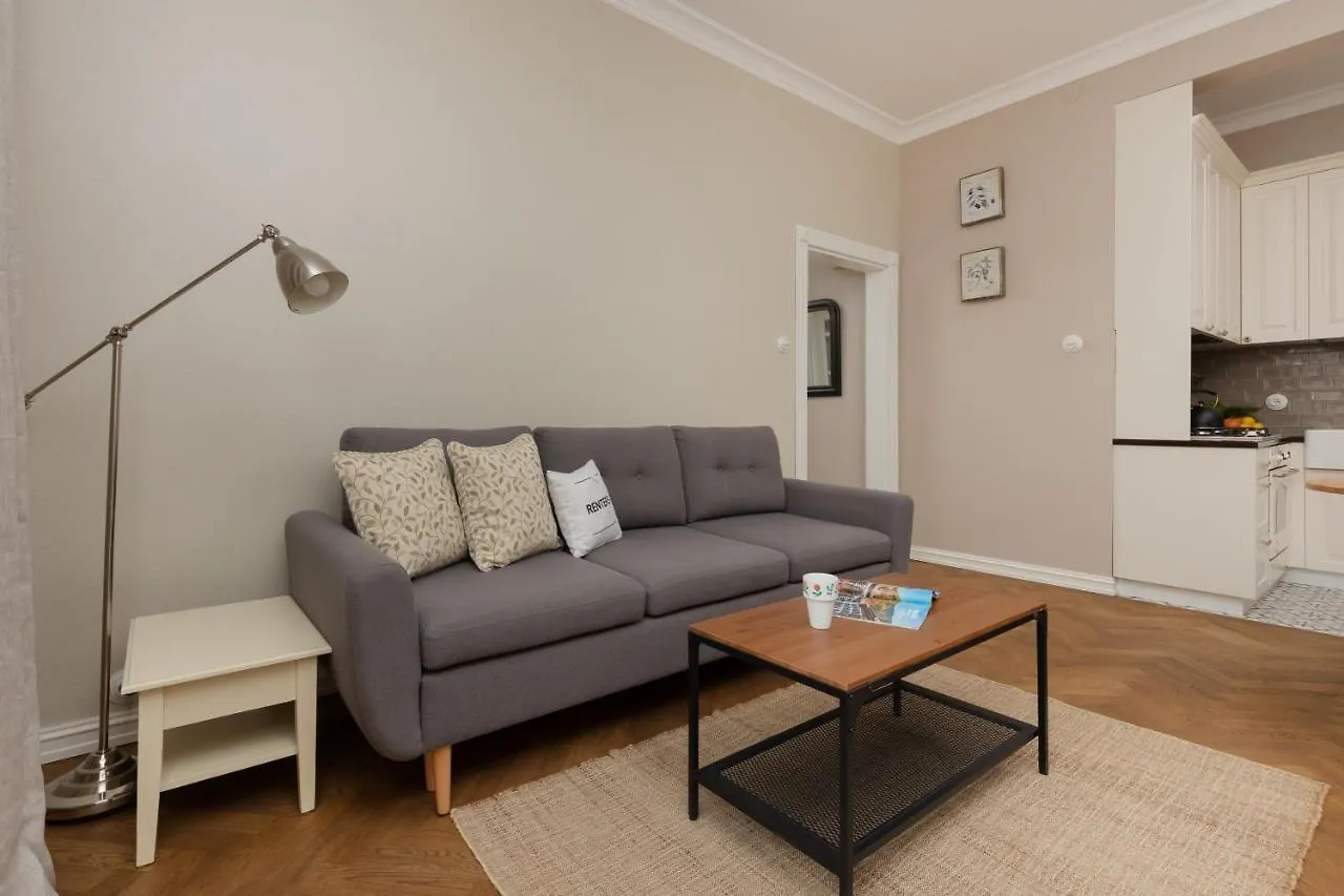 Metro Rondo Onz Apartment By Noclegi Renters Varşova